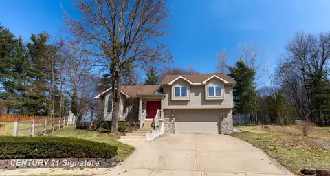 5808 Lantern, Midland, MI 48642