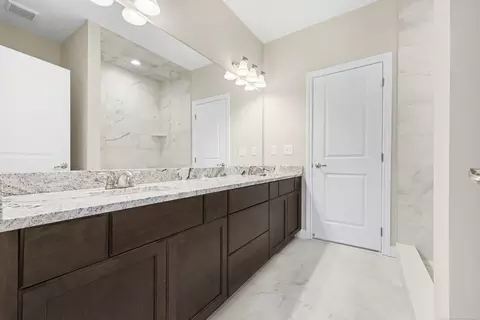 Bath - 56663 Via Nesso, Macomb, MI 48042 photo 2 of 4