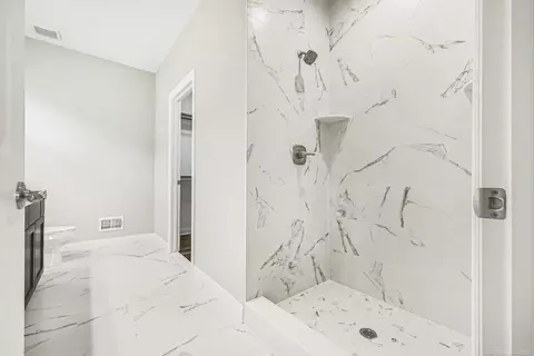 Bath - 56663 Via Nesso, Macomb, MI 48042 photo 3 of 4