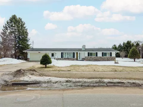 4 19th, Caspian, MI 49915