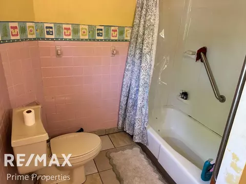 Bath - 626 E 2nd, Flint, MI 48503 photo 1 of 2