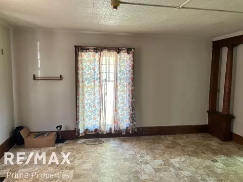 Living - 626 E 2nd, Flint, MI 48503 photo 4 of 7