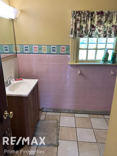 Bath - 626 E 2nd, Flint, MI 48503 photo 2 of 2
