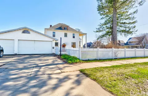 Exterior - 705 S 10th, Escanaba, MI 49829 photo 9 of 11