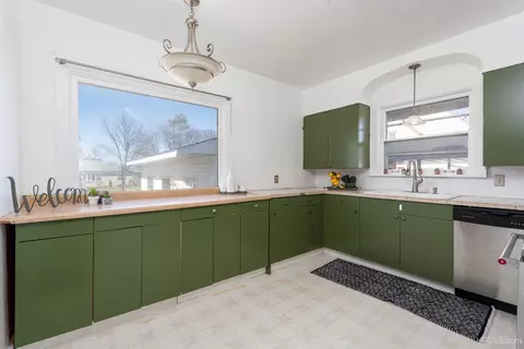 Kitchen - 705 S 10th, Escanaba, MI 49829 photo 2 of 3