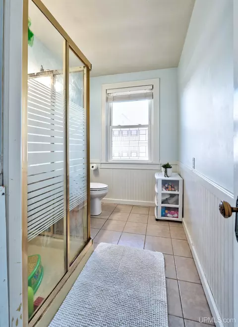 Bath - 705 S 10th, Escanaba, MI 49829 photo 1 of 4