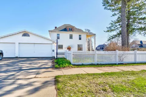 Exterior - 705 S 10th, Escanaba, MI 49829 photo 10 of 11