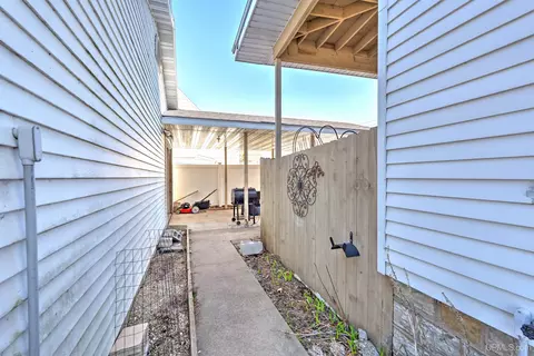 Exterior - 705 S 10th, Escanaba, MI 49829 photo 6 of 11