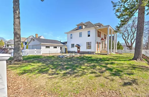 Exterior - 705 S 10th, Escanaba, MI 49829 photo 2 of 11