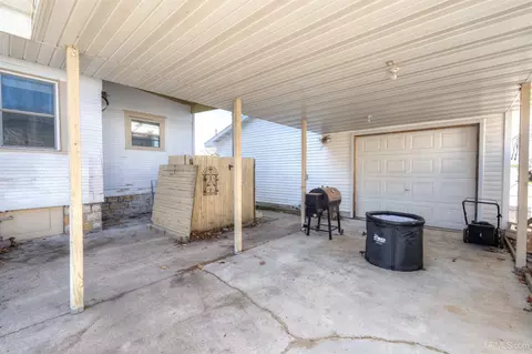 Exterior - 705 S 10th, Escanaba, MI 49829 photo 8 of 11