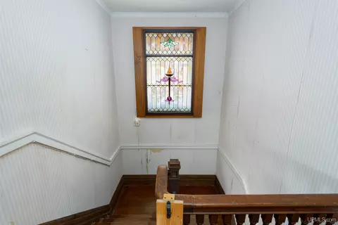 Entry Way - 705 S 10th, Escanaba, MI 49829 photo 2 of 2