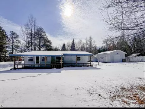 770 Roberts, Harrison, MI 48625