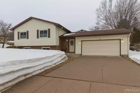 1860 Heikkala, Marquette, MI 49855