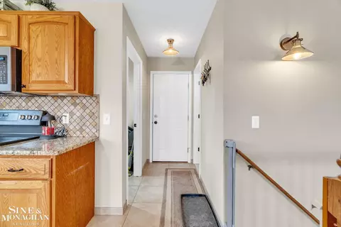 Entry Way - 354 Pheasant, Capac, MI 48014 photo 4 of 4