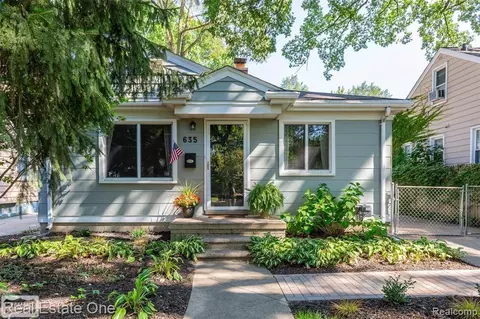 635 S Rembrandt, Royal Oak, MI 48067