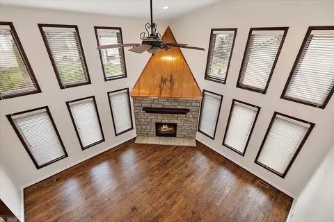 Living - 49312 Walnut Crk, Macomb, MI 48044 photo 8 of 9