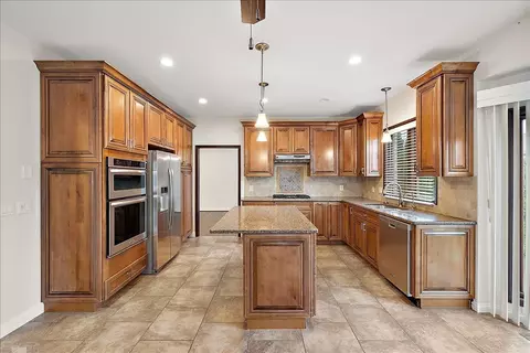 Kitchen - 49312 Walnut Crk, Macomb, MI 48044 photo 4 of 5