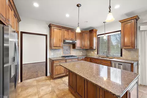 Kitchen - 49312 Walnut Crk, Macomb, MI 48044 photo 3 of 5
