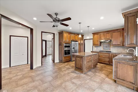 Entry Way - 49312 Walnut Crk, Macomb, MI 48044 photo 3 of 6