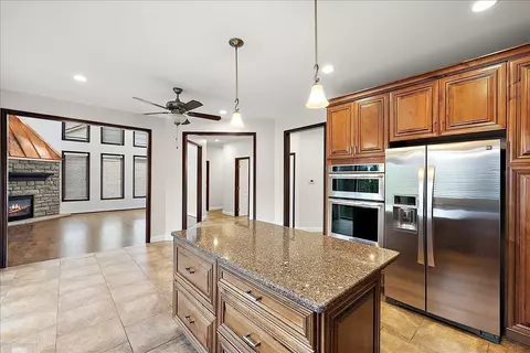 Kitchen - 49312 Walnut Crk, Macomb, MI 48044 photo 5 of 5