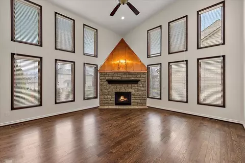 Living - 49312 Walnut Crk, Macomb, MI 48044 photo 5 of 9