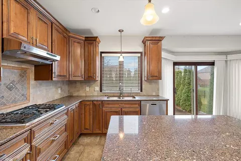 Kitchen - 49312 Walnut Crk, Macomb, MI 48044 photo 2 of 5