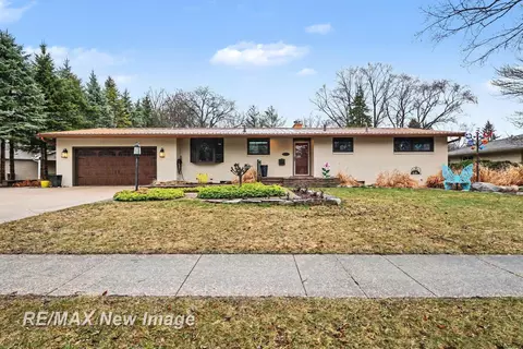 314 W Saint Andrews, Midland, MI 48640