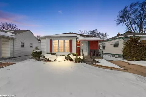 24821 Lambrecht, Eastpointe, MI 48021