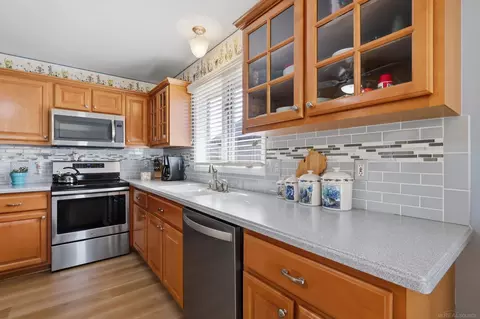 Kitchen - 49575 Willowood, Macomb, MI 48044 photo 3 of 3