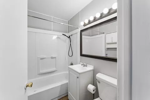 Bath - 720 Algonquin, Flint, MI 48507 photo 2 of 2