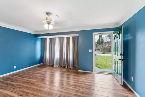 Living - 720 Algonquin, Flint, MI 48507 photo 1 of 5