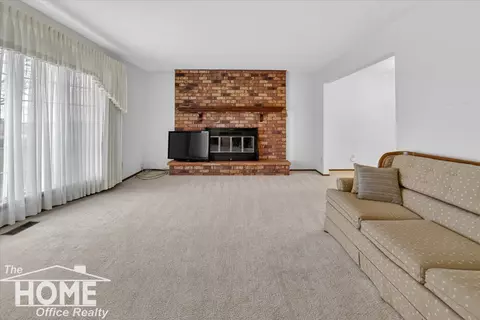 Living - 4141 Copas, Owosso, MI 48867 photo 2 of 4