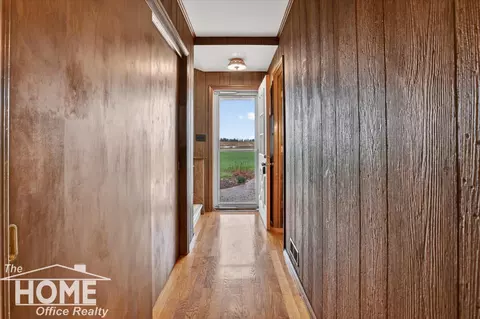Entry Way - 4141 Copas, Owosso, MI 48867 photo 2 of 2