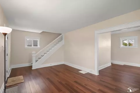 Living - 537 Maple, Monroe, MI 48162 photo 2 of 2