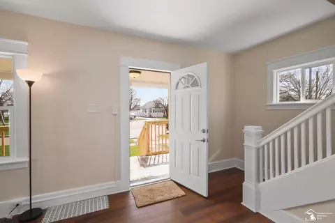 Entry Way - 537 Maple, Monroe, MI 48162 photo 1 of 7