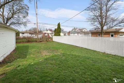 Exterior - 537 Maple, Monroe, MI 48162 photo 4 of 9