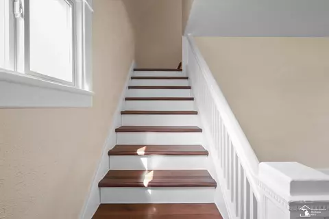 Entry Way - 537 Maple, Monroe, MI 48162 photo 5 of 7