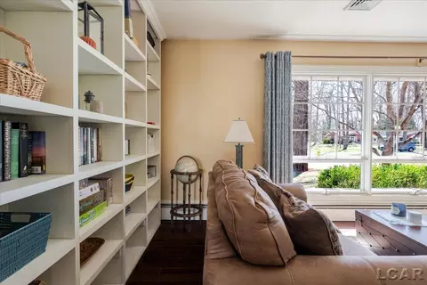 Living - 1270 E Oregon, Adrian, MI 49221 photo 3 of 5