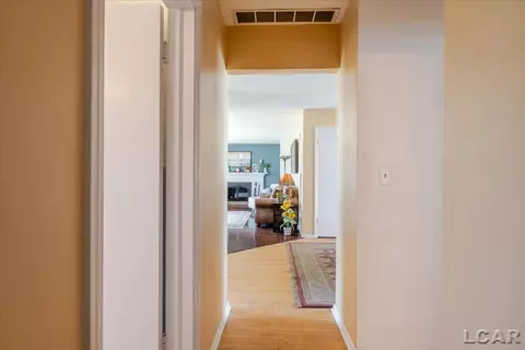 Entry Way - 1270 E Oregon, Adrian, MI 49221 photo 4 of 6