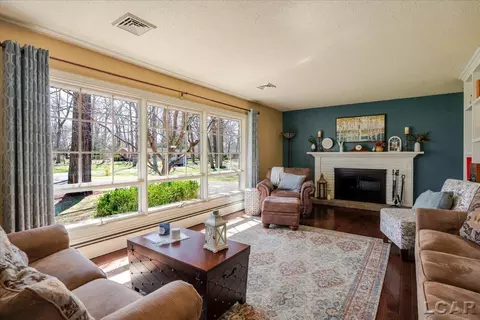 Living - 1270 E Oregon, Adrian, MI 49221 photo 1 of 5