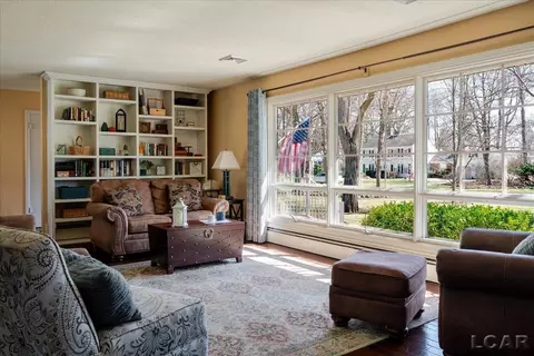 Living - 1270 E Oregon, Adrian, MI 49221 photo 5 of 5