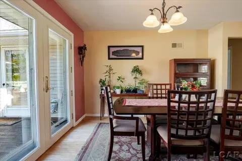 Dining - 1270 E Oregon, Adrian, MI 49221 photo 3 of 3