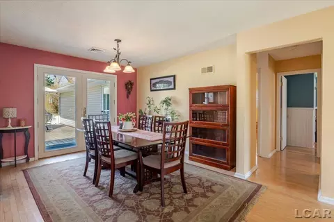 Dining - 1270 E Oregon, Adrian, MI 49221 photo 2 of 3