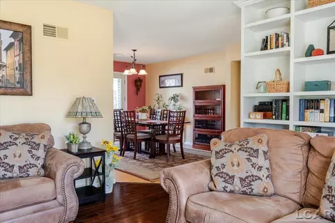 Living - 1270 E Oregon, Adrian, MI 49221 photo 4 of 5