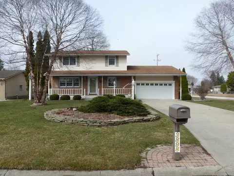 3898 Ranch, Bay City, MI 48706