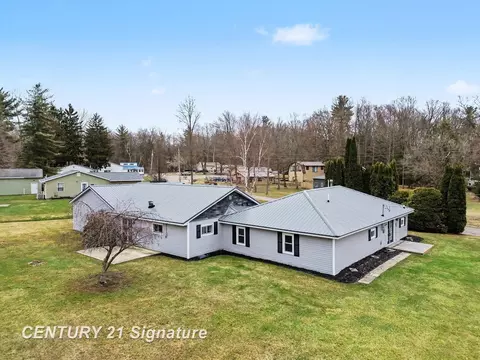 474 W Taylor, Sanford, MI 48657