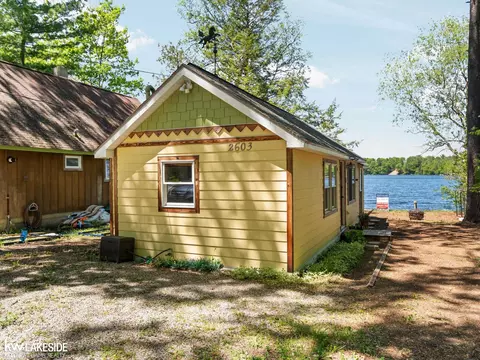 2603 Crescent Shrs, Traverse City, MI 49685