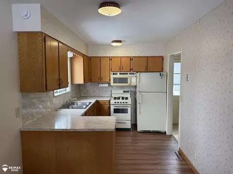 619 Monroe, Mount Morris, MI 48458 photo 4