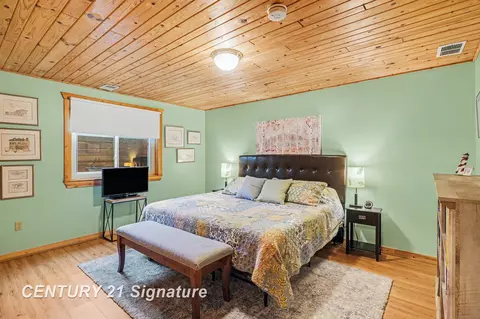 Bedroom - 3826 Buzzell, Gladwin, MI 48624 photo 3 of 4