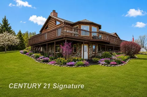Exterior - 3826 Buzzell, Gladwin, MI 48624 photo 4 of 5